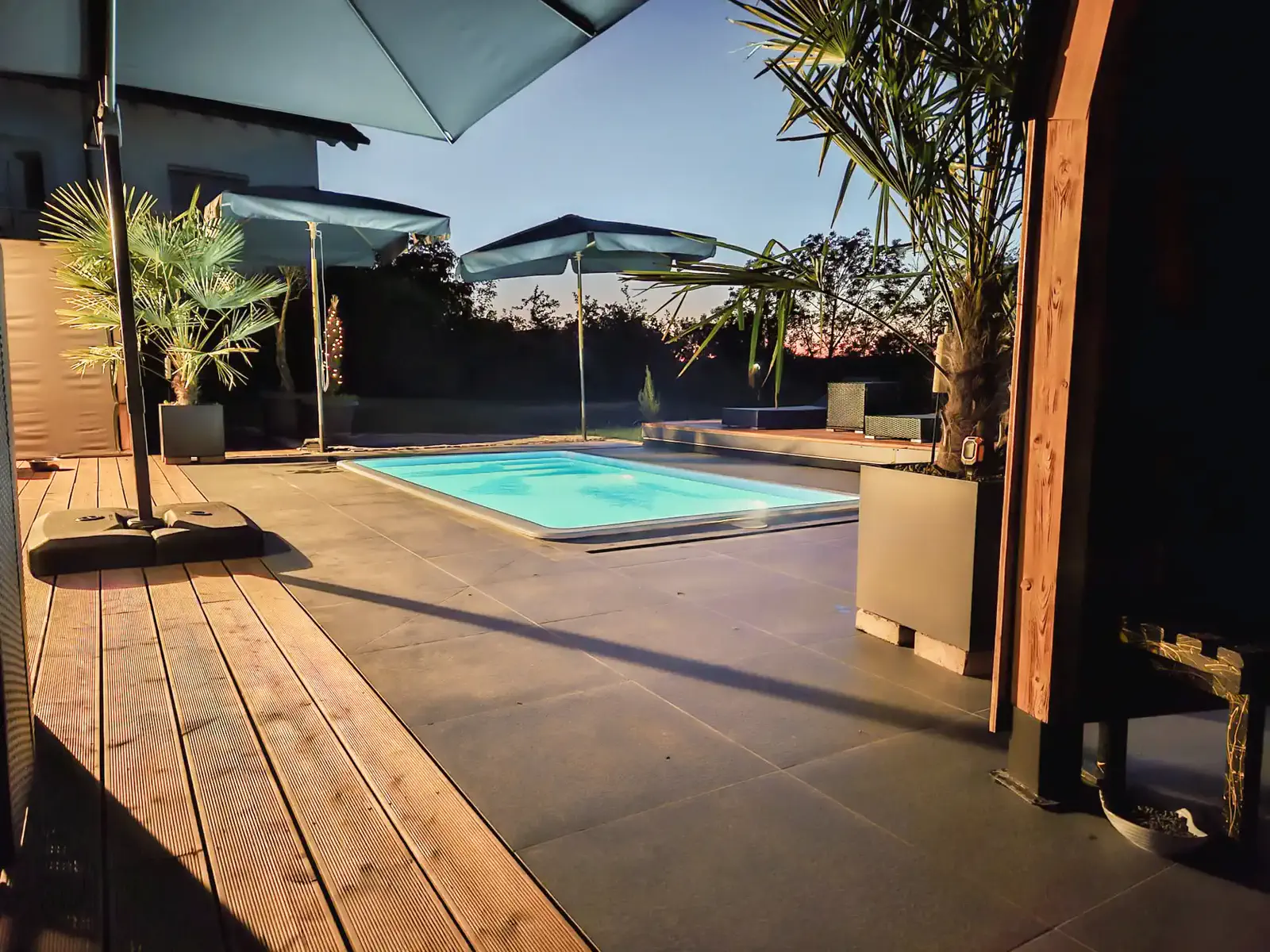 Pool im Abendlicht